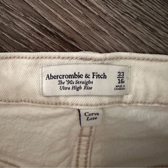 Abercrombie & Fitch Ultra High Rise 90s Straight Jean - Picture 4 of 5